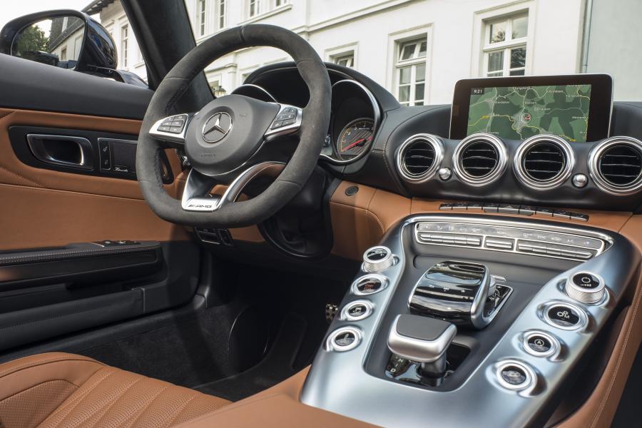Интерьер Mercedes-AMG GT Roadster  (R190) 2017 года  (WW) (фото 14 из 17)